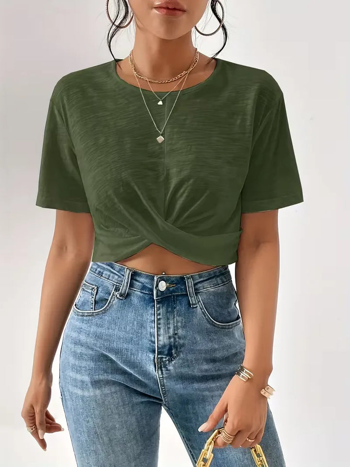 Fris dames T-shirt met twistdetail, luchtig en stijlvol voor warme zomerdagen.