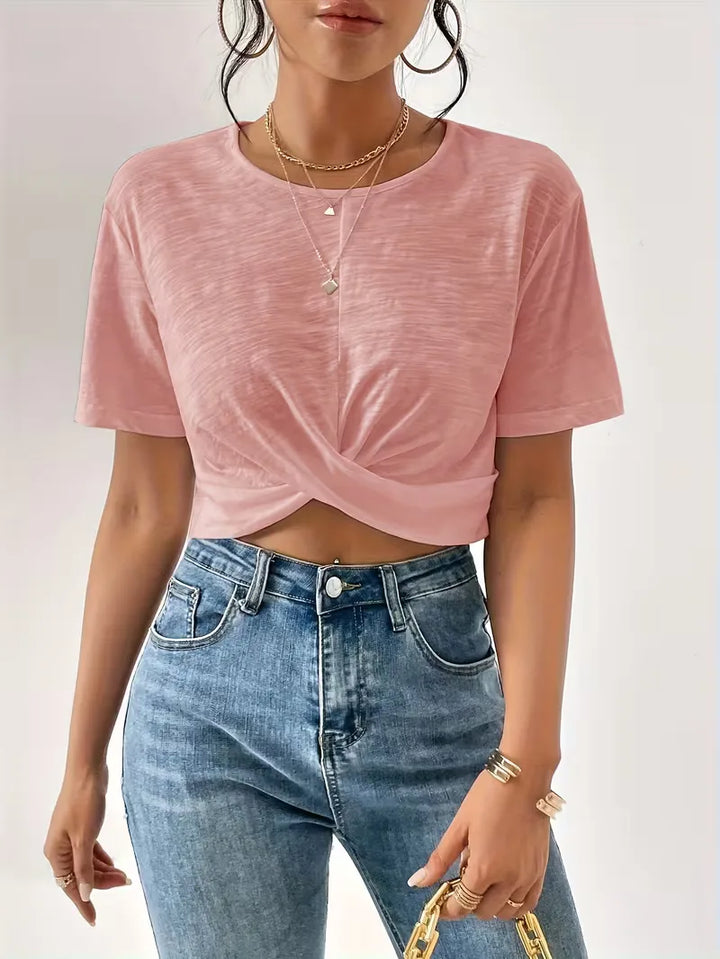 Comfortabel regular fit dames T-shirt met speels twistdetail, ronde hals, korte mouwen.