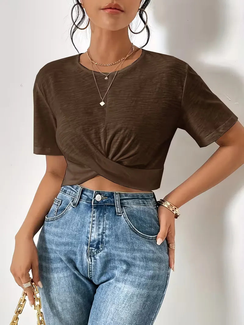 Grijs dames T-shirt met twistdetail, eenvoudig te stylen voor elke casual outfit.