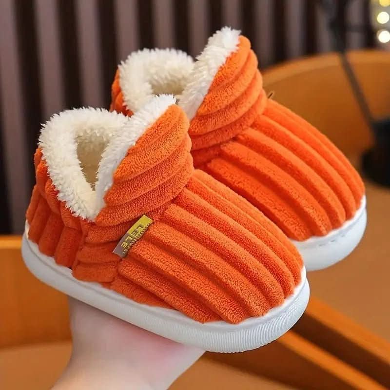 Praktische damespantoffels, thermisch en antislip, voor veilige en warme stappen thuis in de winter.