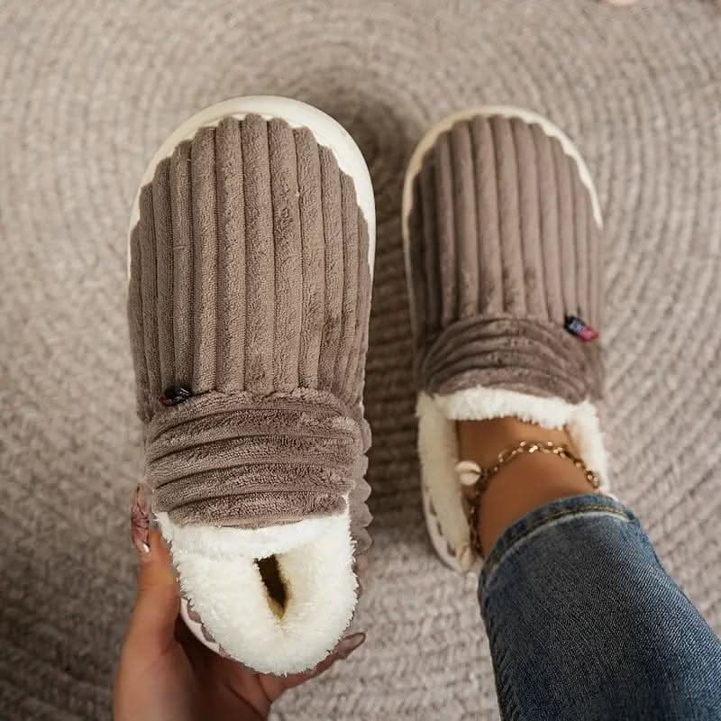 Donkere damespantoffels, warm en zacht, met thermische eigenschappen voor extra wintercomfort thuis.