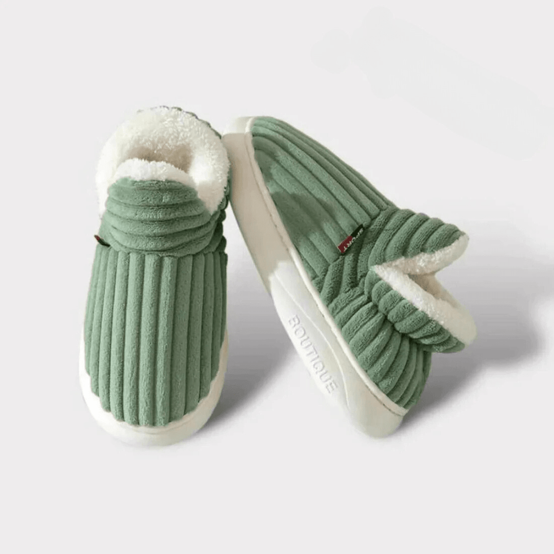 Zachte, warme damespantoffels met antislipzool voor veiligheid en comfort thuis tijdens de winter.