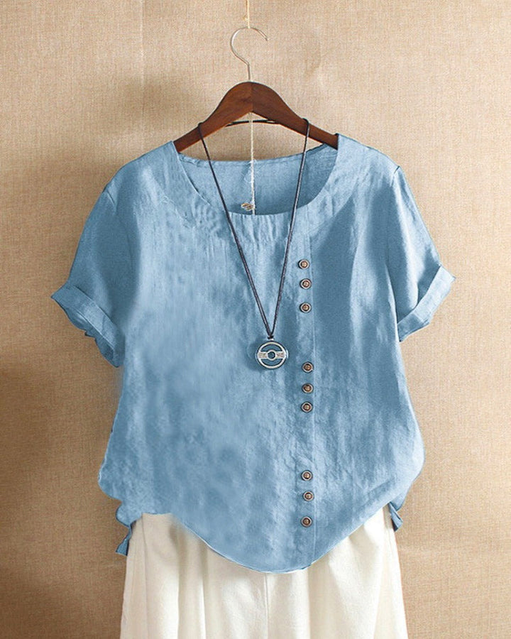 Dames top met knoopdetails en korte mouwen, ideaal voor lente/zomer. Comfortabel en stijlvol.
