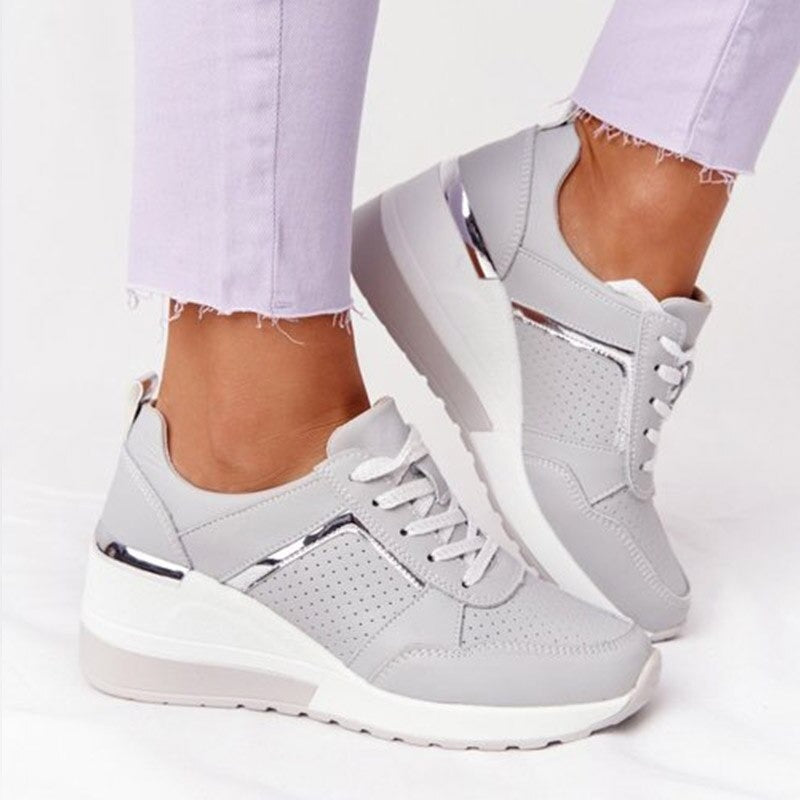 Casual dames sneakers, orthopedisch en sportief, met een moderne twist, perfect voor lange wandelingen.
