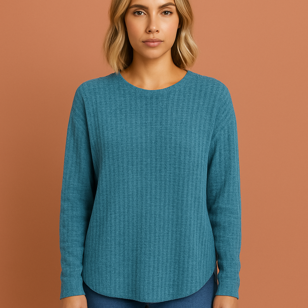 Elegante dames sweater met moderne pasvorm, een veelzijdige toevoeging aan elke stijlvolle garderobe.