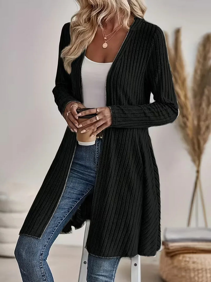 Comfortabele dames cardigan met kenmerkende ribstructuur en lange mouwen, ideaal voor casual dagen.
