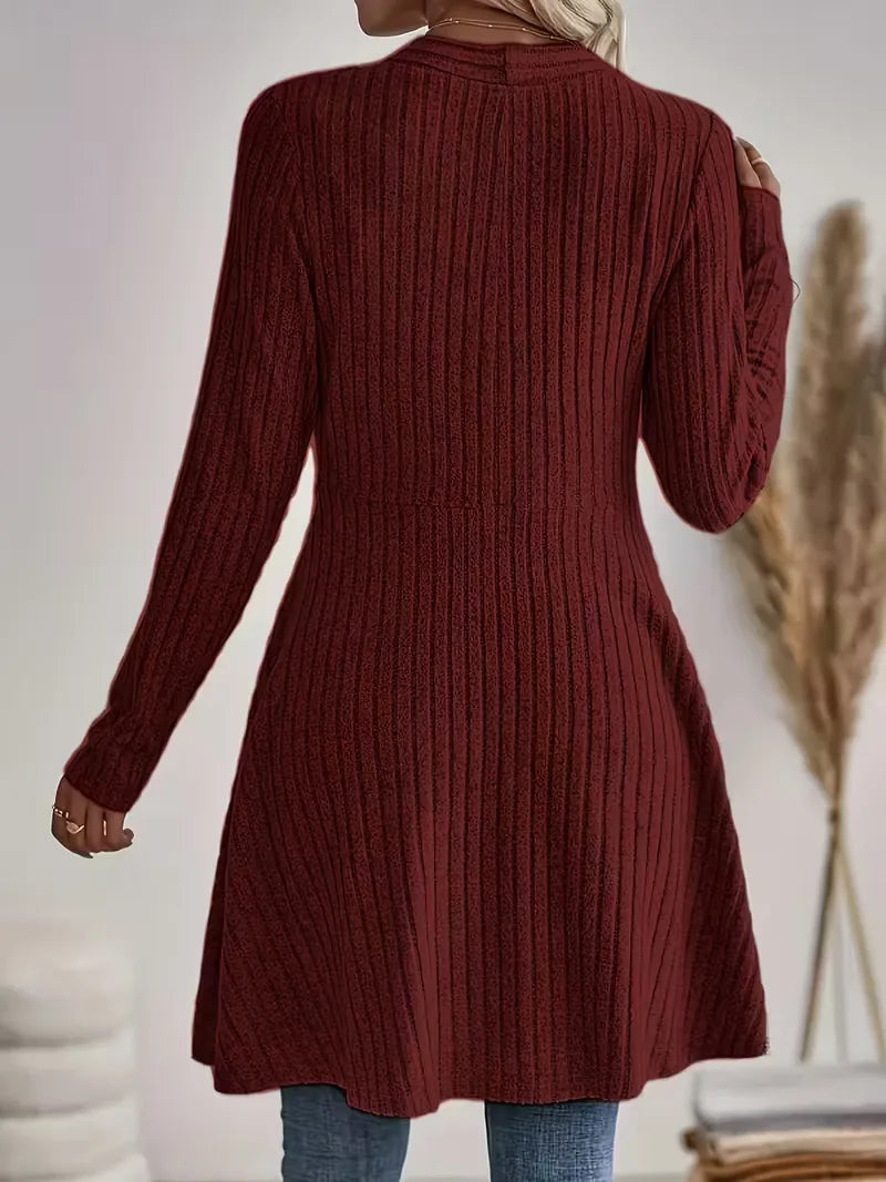 Zacht en comfortabel dames V-hals vest, perfect als veelzijdige laag voor koele lente- of herfstdagen.