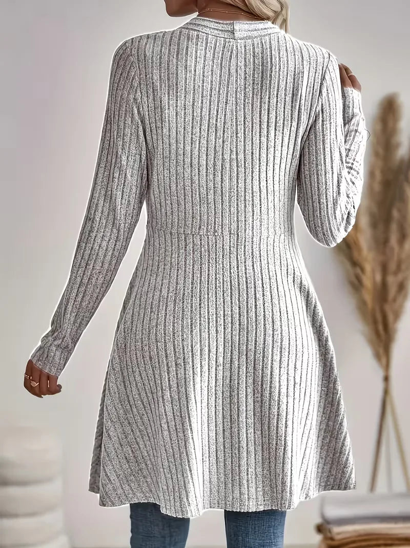 Lente dames V-hals cardigan met lange mouwen en ribstructuur, perfect voor frisse ochtenden.