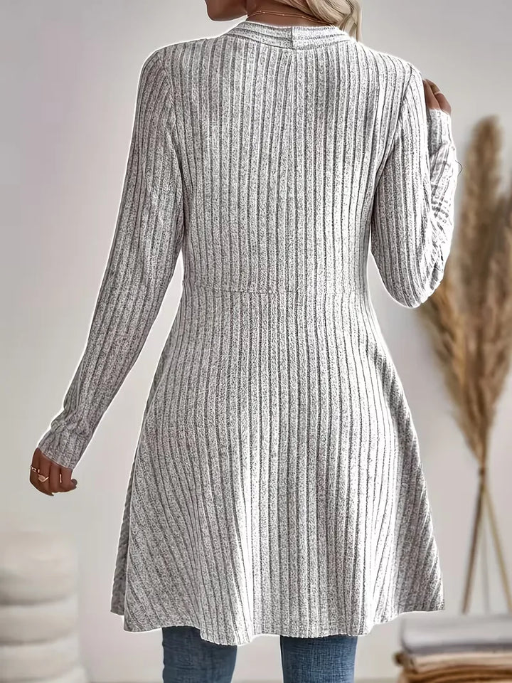 Lente dames V-hals cardigan met lange mouwen en ribstructuur, perfect voor frisse ochtenden.