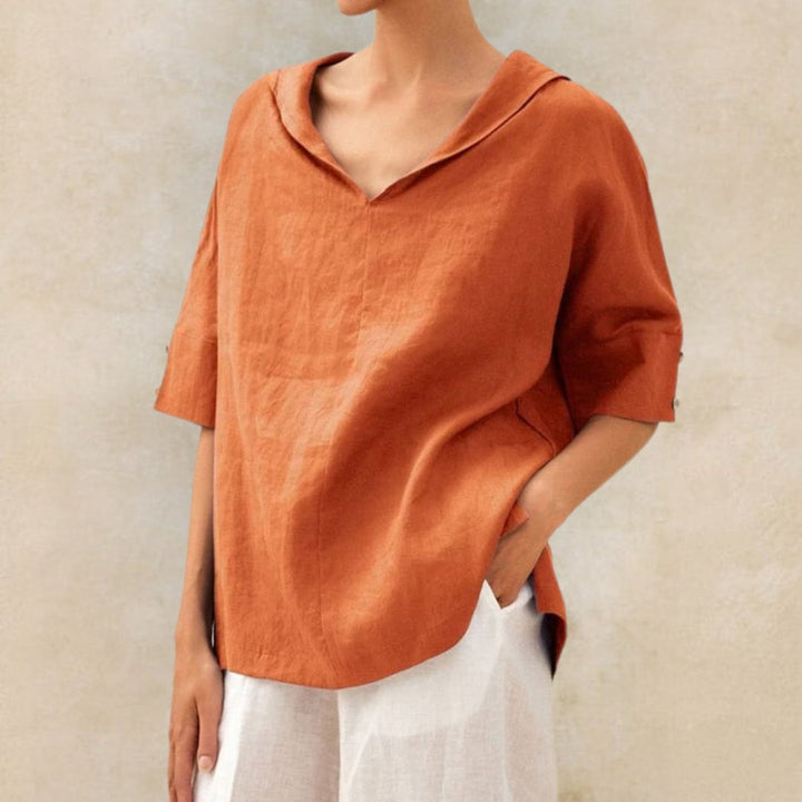 Stijlvol dames V-hals shirt voor dagelijks comfort. Dit basisstuk past perfect bij elke casual lente outfit.