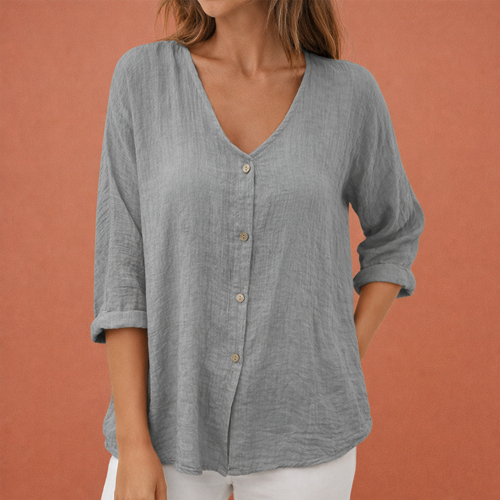 Losvallend dames V-hals T-shirt met comfortabele driekwart mouwen en subtiele knoopsluiting voor elke dag.