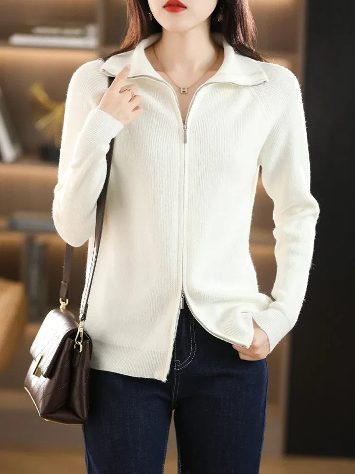 Stijlvol dames vest met dubbele rits, lange mouwen, biedt warmte en comfort.