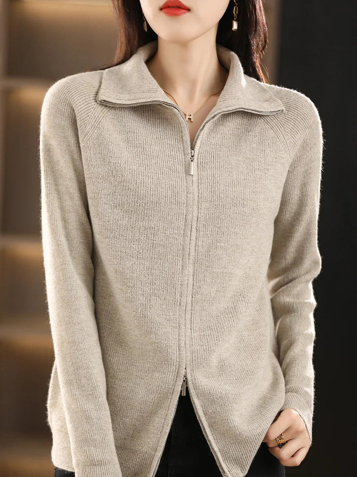 Dameskleding: warm vest met lange mouwen en dubbele rits, perfect voor laagjes in de winter.