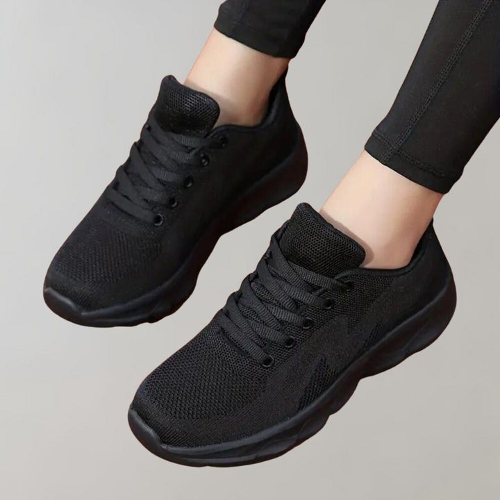 Lage dames wandelschoenen met ondersteunende pasvorm, ideaal voor dagelijks comfort en een fris loopgevoel.