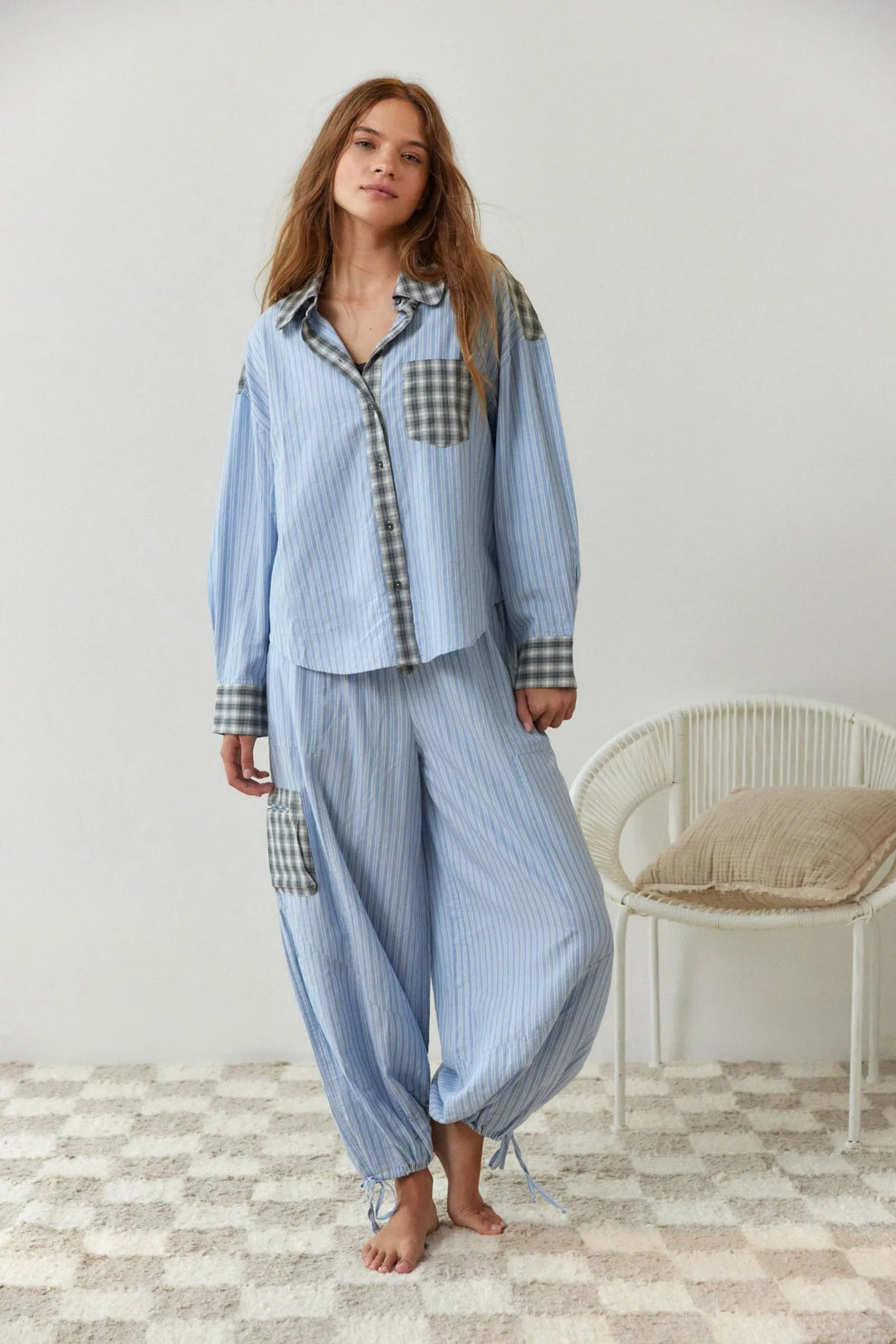 Comfortabele tweedelige fleecepyjama voor dames, ideaal als nachtkleding of loungewear.
