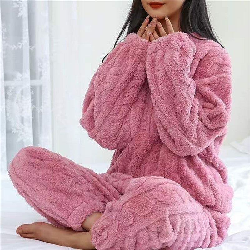 Winterse dames nachtkleding: warme pluche pyjamaset, zacht en knus, een maat past.