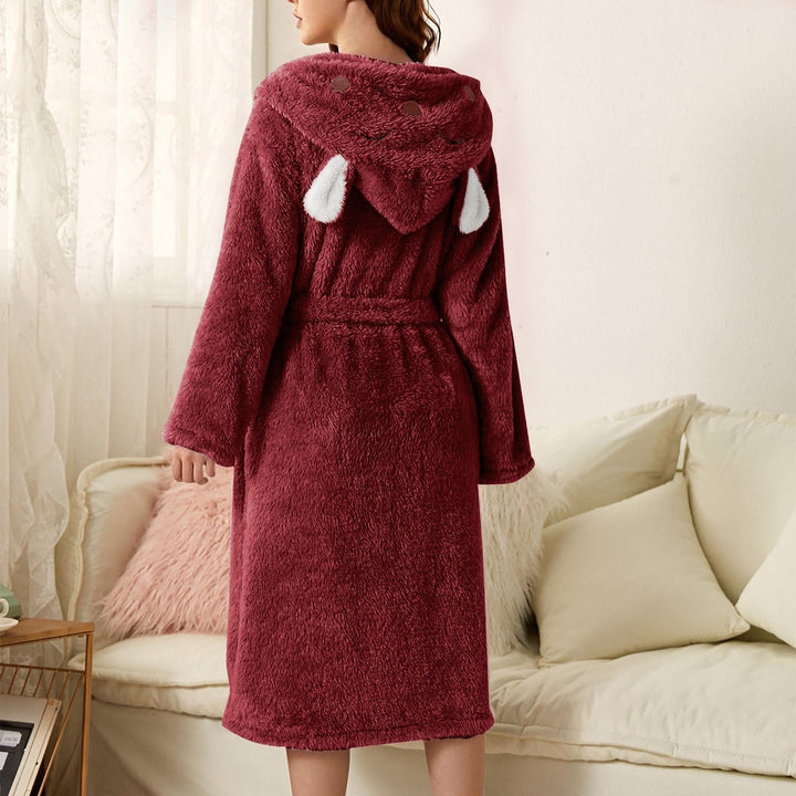 Pluizige dames badjas, perfect voor ontspanning thuis, met een schattig dierendetail.