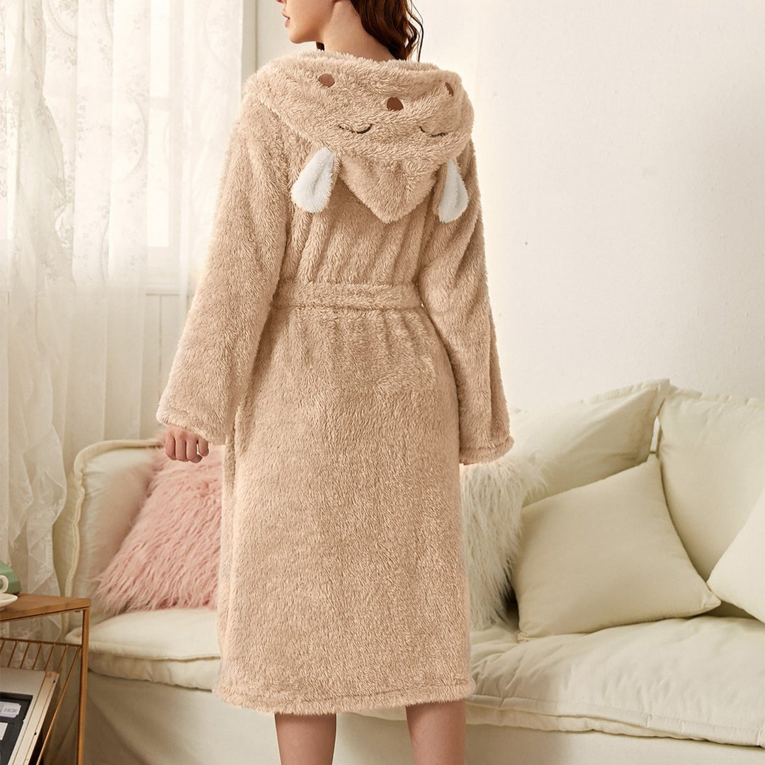 Luxe pluizige dames badjas met capuchon, ideaal na het douchen of als huispak.