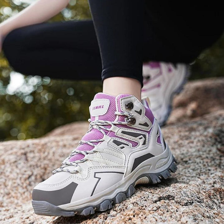 Waterdichte outdoor dames sneakers; perfecte grip en comfort voor lange wandelingen.