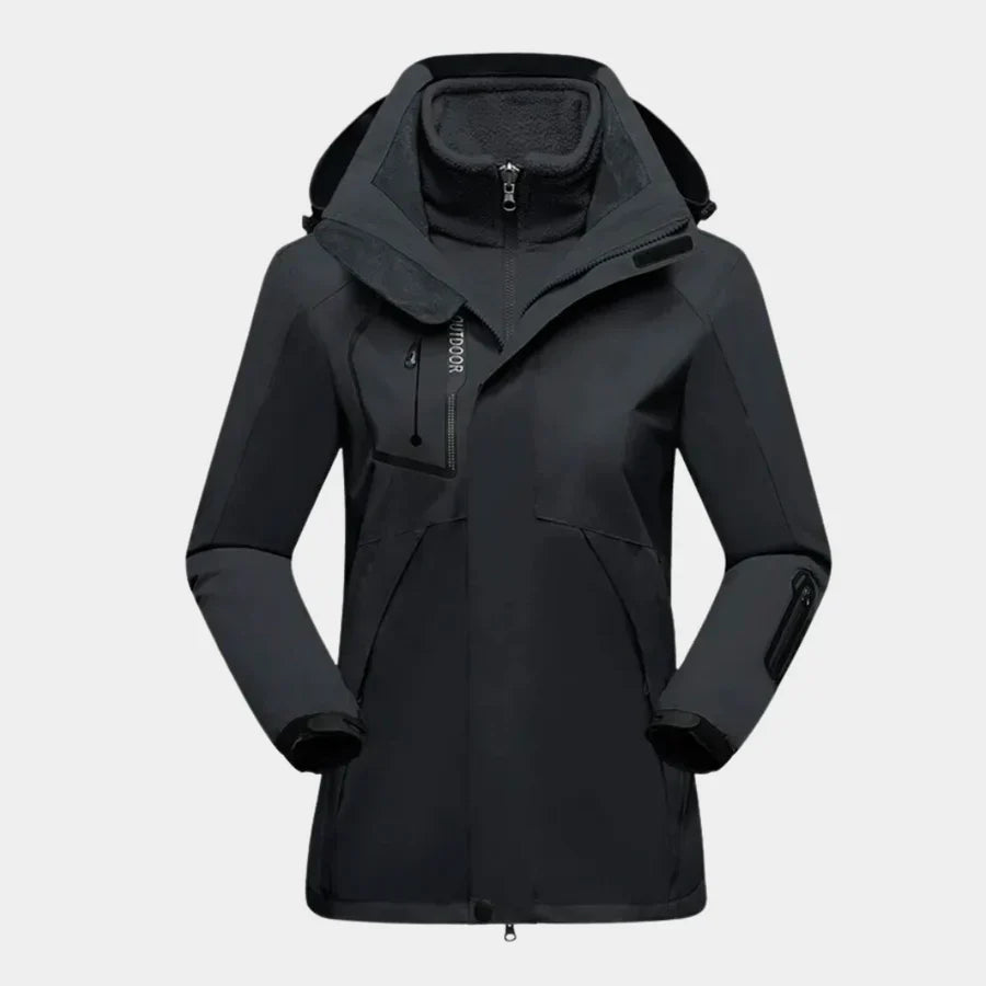 Dames winterjas, waterdicht en warm, model draagt groene jas tijdens een outdoor wandeling.