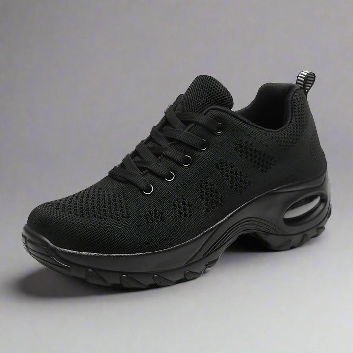 Sportieve witte dames werkschoenen met antislip zool en ergonomische ondersteuning; perfect voor professioneel gebruik.