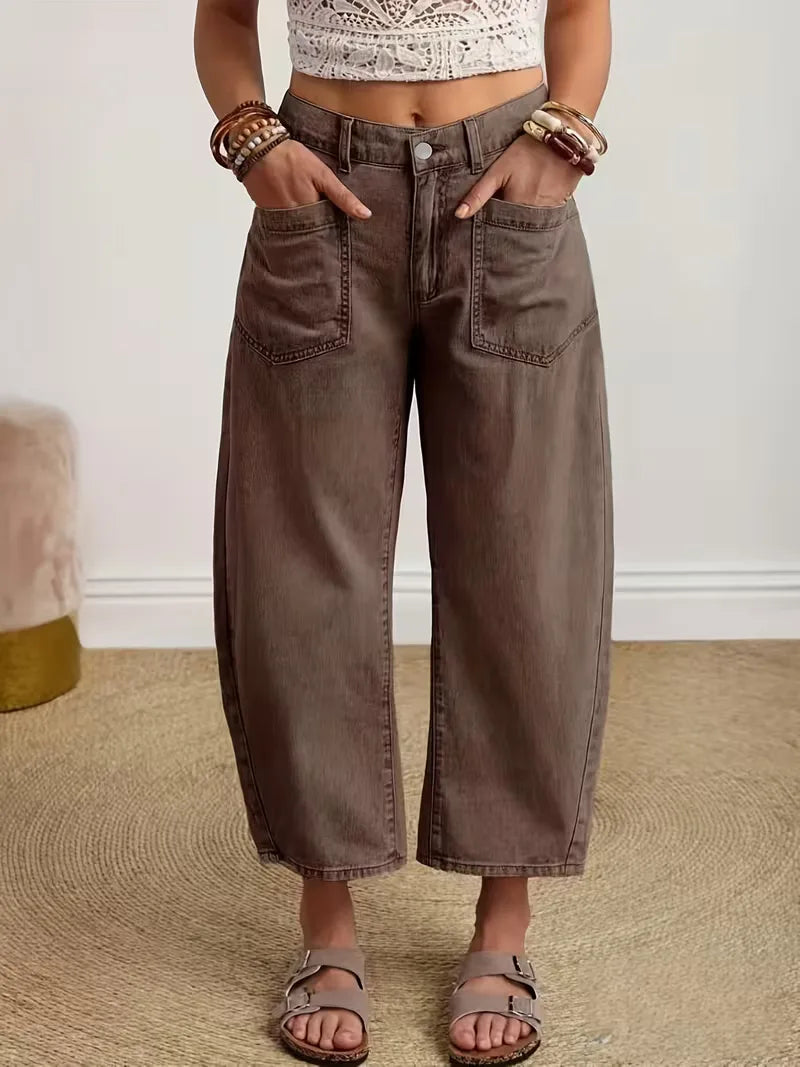 Comfortabele koffiekleurige wide leg damesbroek met knopen, veelzijdig voor casual lente-outfits.