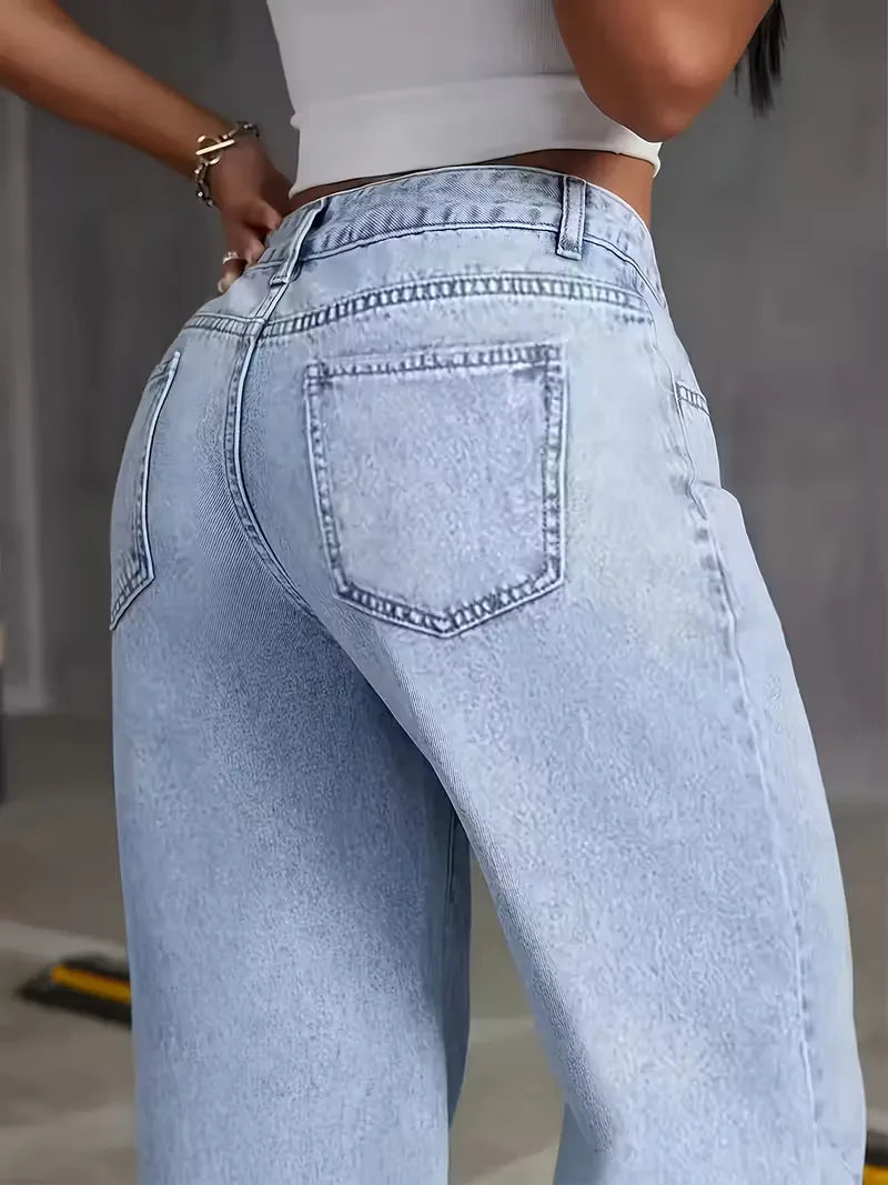 Stijlvolle dames wide leg jeans met hoge taille, ontspannen fit en lichtblauwe wassing; veelzijdig voor elke gelegenheid.
