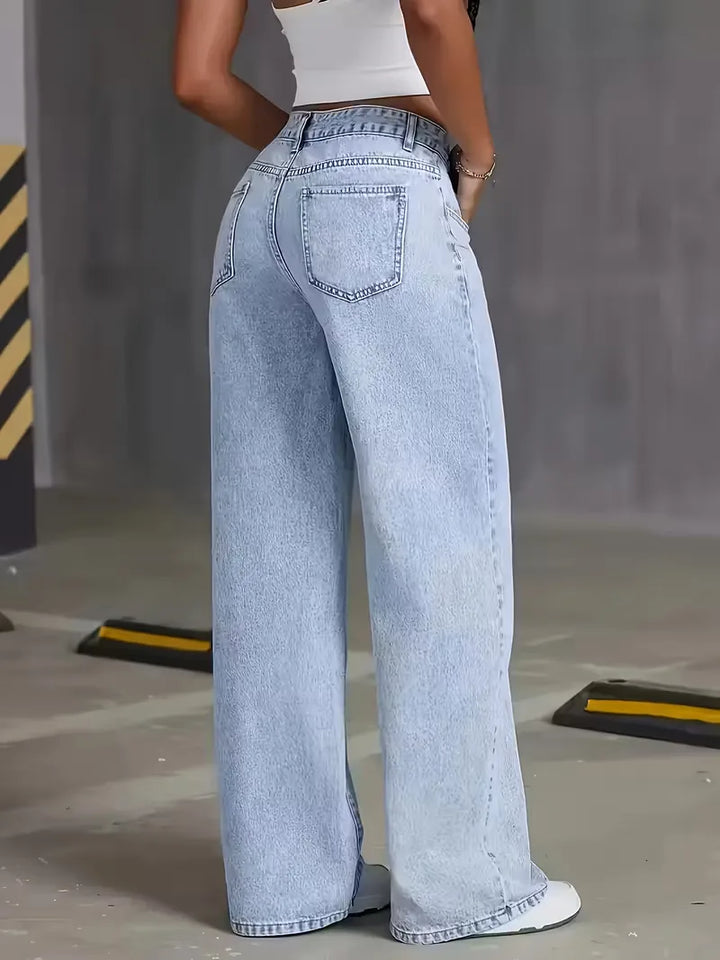 Nieuwste collectie: lichtblauwe dames jeans met wijde pijpen en hoge taille, een must-have voor casual streetwear stijlen.