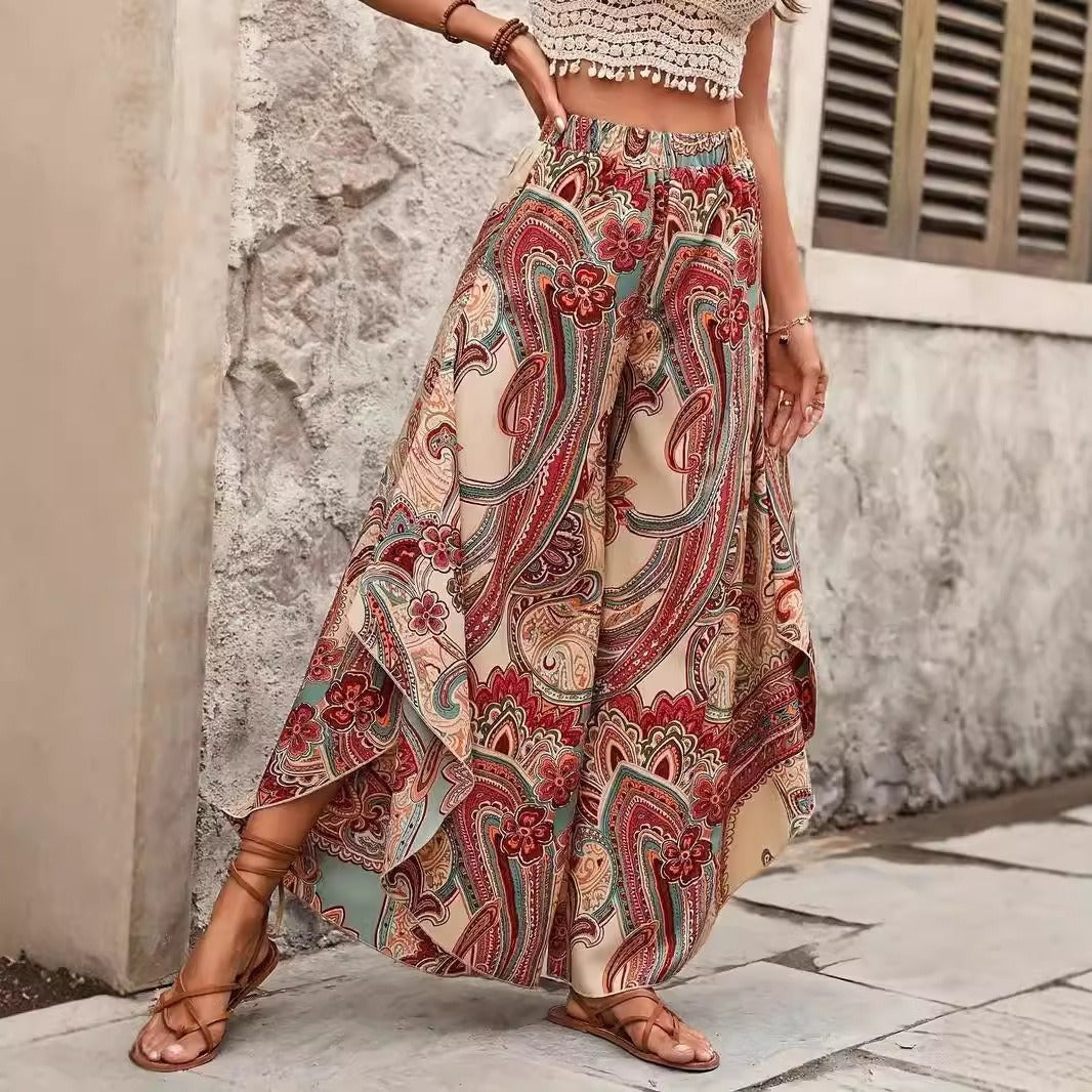 Modieuze dames wijde broek met zomerse bohemian print, perfect voor casual of vakantie outfits.