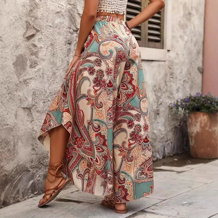 Comfortabele wijde damesbroek met levendige bohemian print; ideaal voor zomerse dagen en ontspanning.