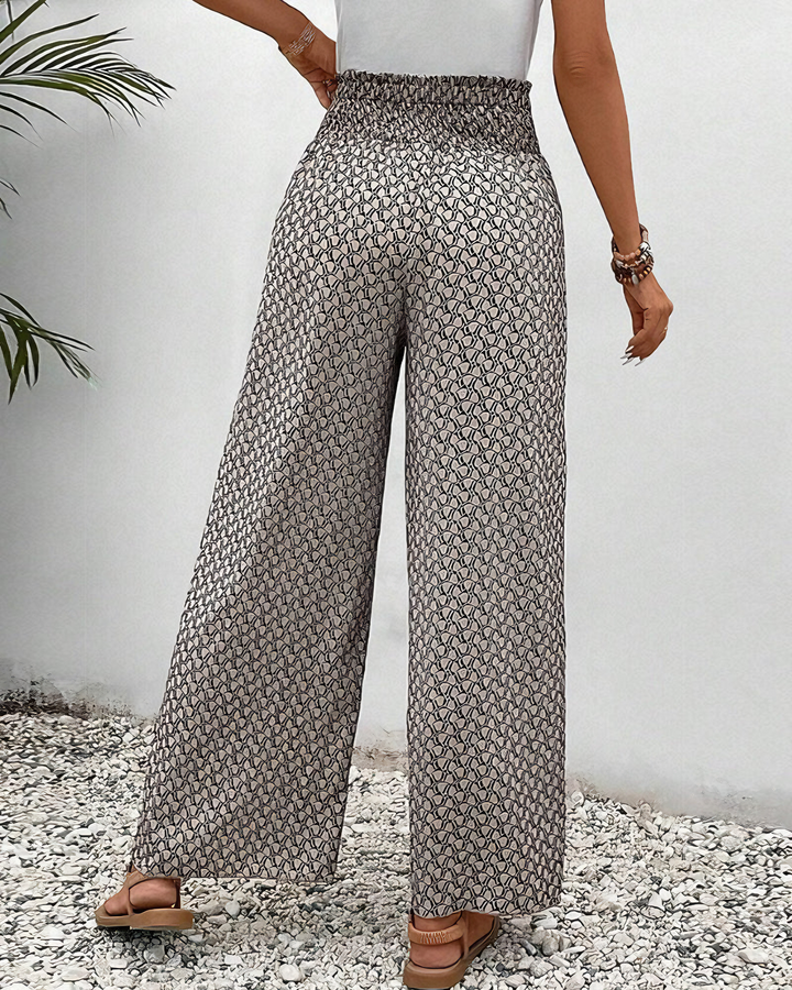 Zomerbroek voor dames met wijde pijpen en opvallend geometrisch patroon, perfect voor casual elegante looks.