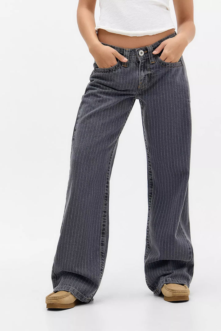 Dames wijde broek met rechte pijpen, comfortabel en modern voor dagelijks gebruik.