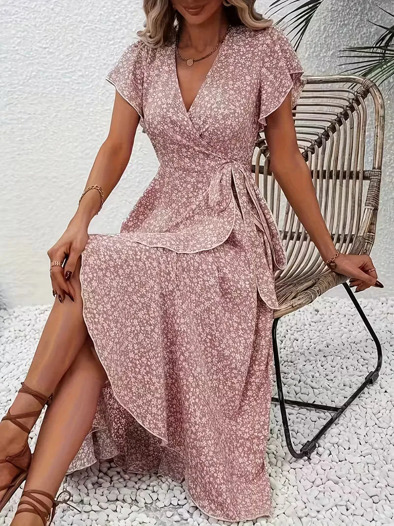 Midi wikkeljurk met bloemenprint, korte mouwen en V-hals, ideaal voor dames.