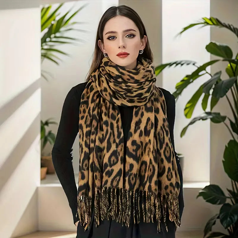 Dames winter sjaal met trendy luipaardprint, warm en stijlvol voor herfst/winter.