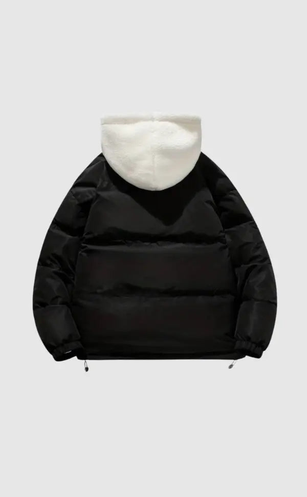 Rugzijde van comfortabele dames winterjas, gewatteerde Steppjacke in casual mode.