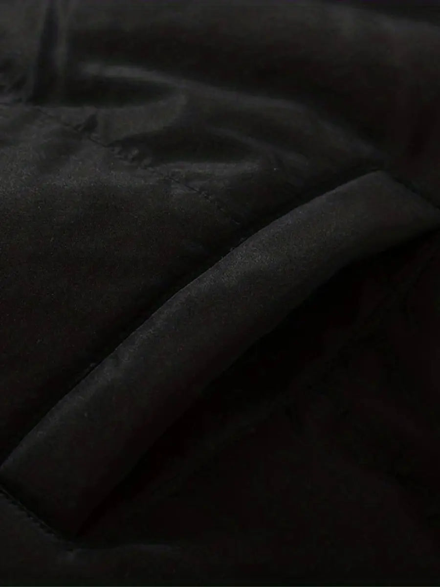 Detail van de kraag en capuchon van de warme, comfortabele dames Steppjacke.