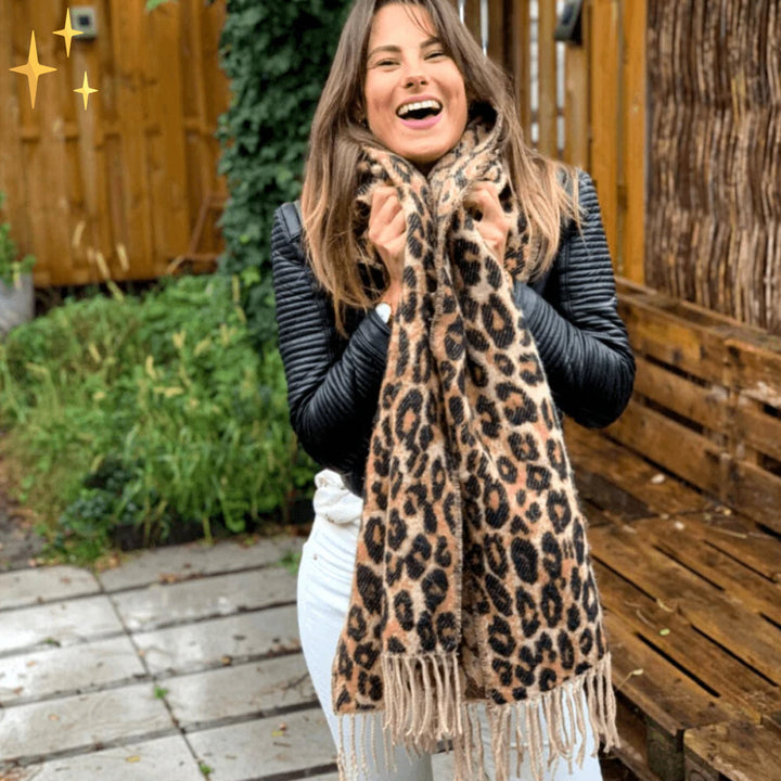 Warme winter sjaal voor dames, XL wol met stijlvolle luipaardprint en unieke touwdetails als mode-item.