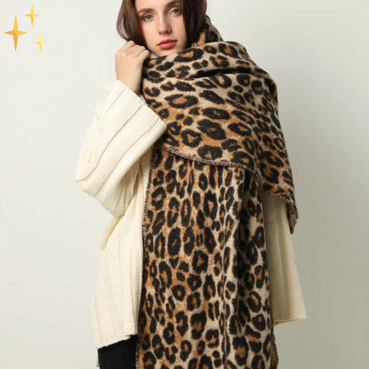 Modieus accessoire: XL dames sjaal van wol met klassieke luipaardprint en subtiele touwdetails.