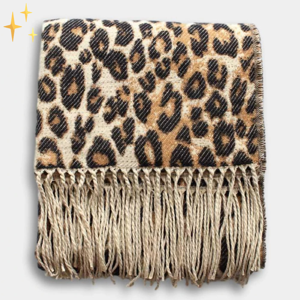 Stijlvolle dames sjaal, XL en warm, met luipaardprint, wol en touwdetails als mode statement.
