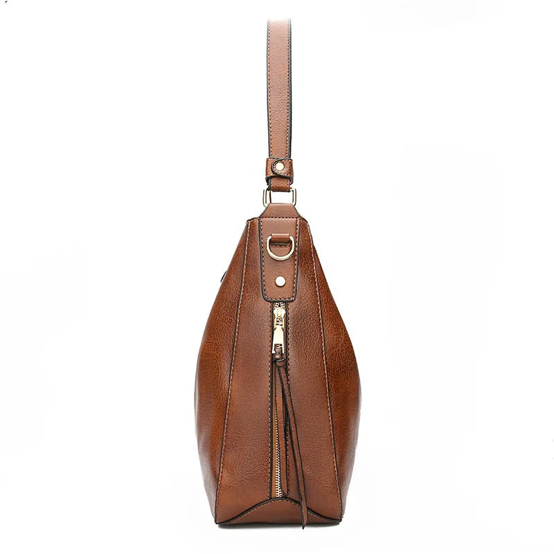 Praktische crossbody tas van zacht leer voor vrouwen. Organiserend design, comfortabel te dragen.