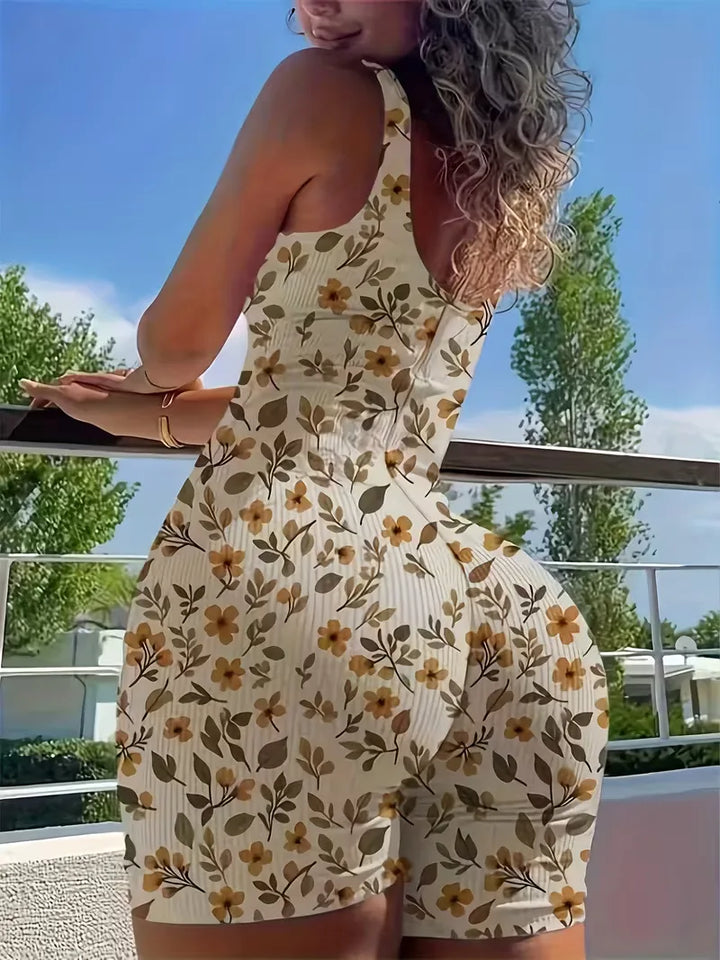 Elegante dames zomer jumpsuit, slim fit, met vrolijke bloemenprint. Mouwloos design met ronde hals voor comfort.