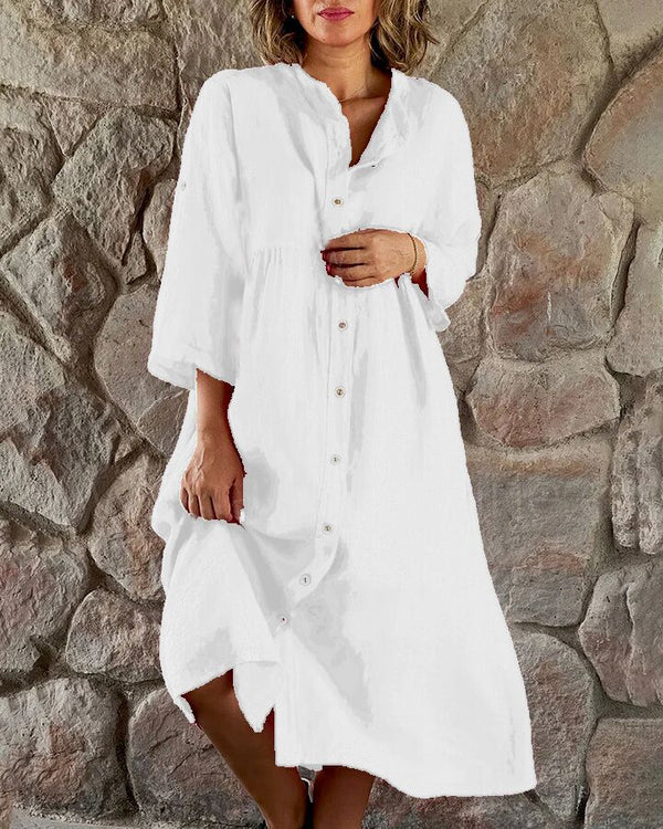 Lichte casual damesjurk met knopen, ideaal als alledaagse jurk voor lente en zomer comfort.