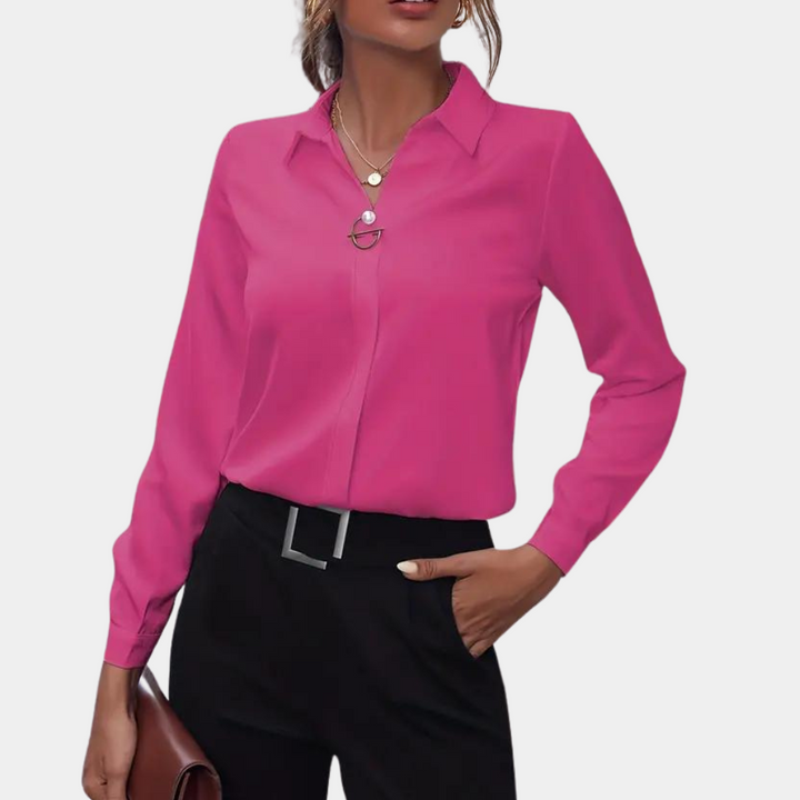 Modieuze Damesblouse Avelisse, ideaal voor een zakelijke look. Tijdloze elegantie en professionele uitstraling.