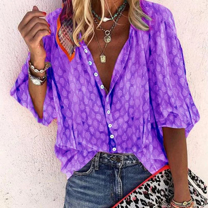 Chique damesblouse met V-hals en korte mouwen. Geschikt voor zowel casual als elegante zomerse outfits.
