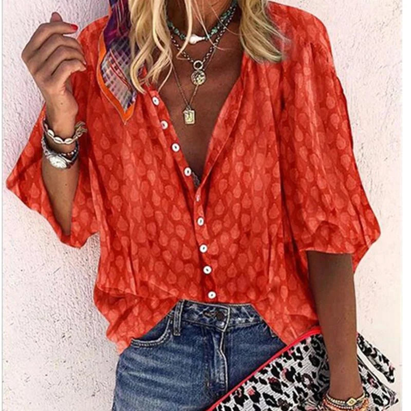Zomerse damesblouse, casual chic met V-hals en korte mouw. Moeiteloze elegantie voor elke dag.