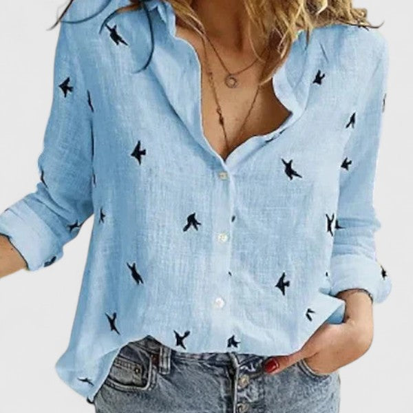 Stijlvolle damesblouse met lange mouwen en golvende revers, ideaal voor een modieuze en veelzijdige garderobe.
