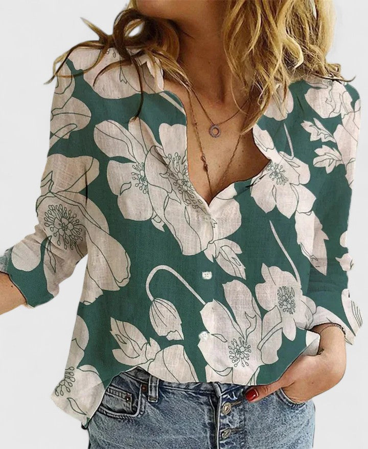 Elegante damesblouse met lange mouwen, golvende revers en discrete knoopsluiting, voor een tijdloze look.
