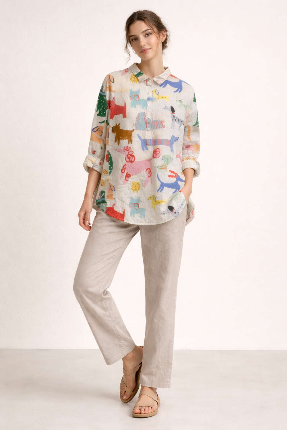 Stijlvolle printblouse voor dames, met lange mouwen en een modieuze zomerprint. Comfortabel en ruimvallend.
