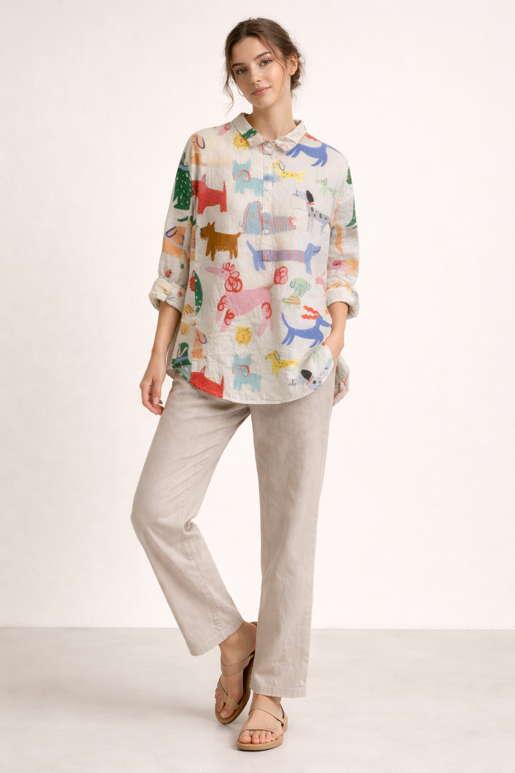 Stijlvolle printblouse voor dames, met lange mouwen en een modieuze zomerprint. Comfortabel en ruimvallend.