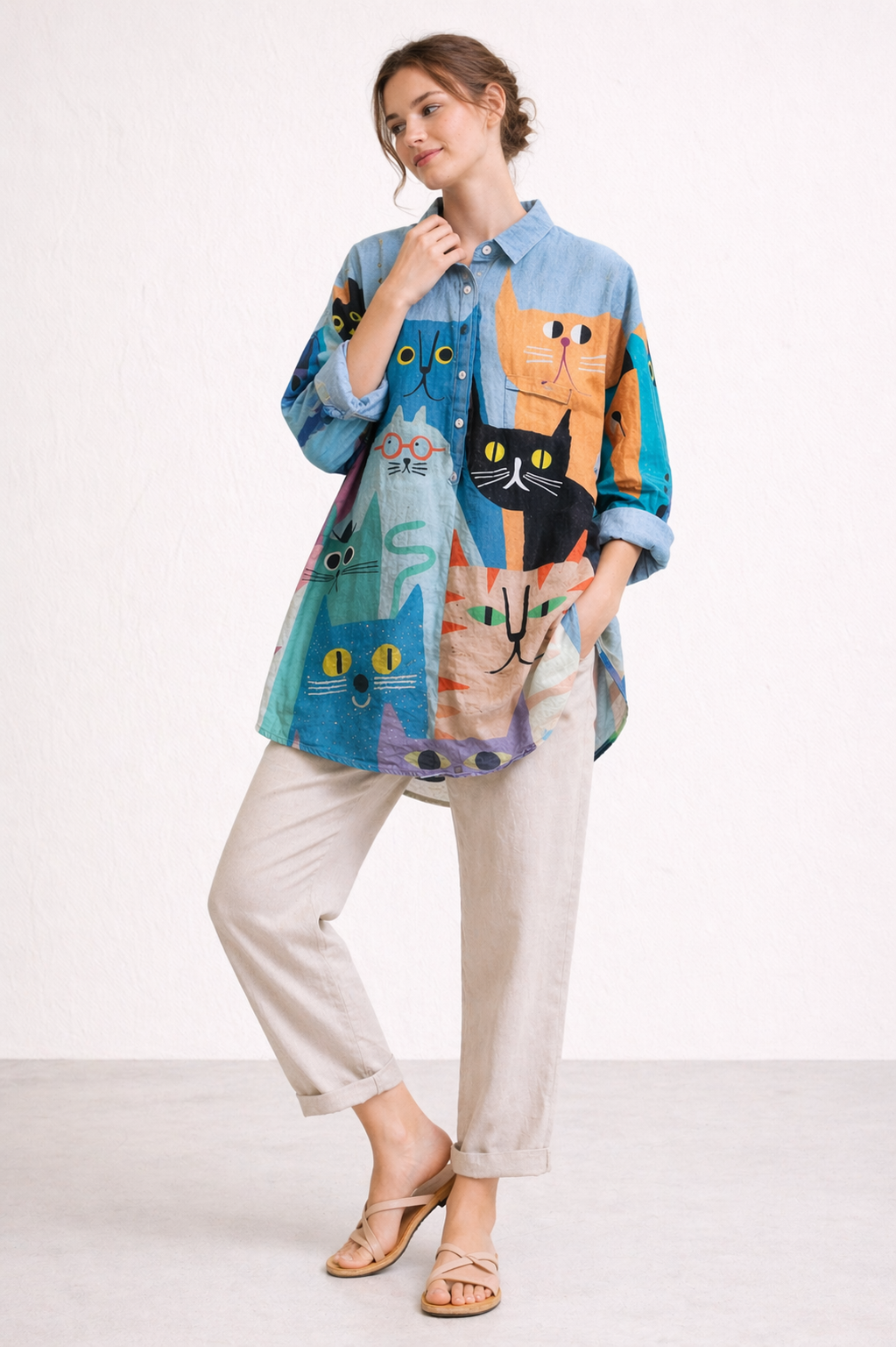 Modieuze dames zomerblouse met lange mouwen en unieke trendy print, ideaal voor een frisse en comfortabele uitstraling.